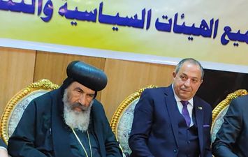 محافظ بورسعيد يزور الكاتدرائية ليشارك الإخوة الأقباط احتفالات عيد الميلاد المجيد 