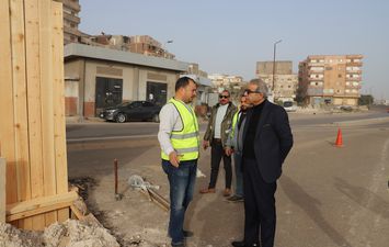 المهندس سامي قنديل خلال الجولة