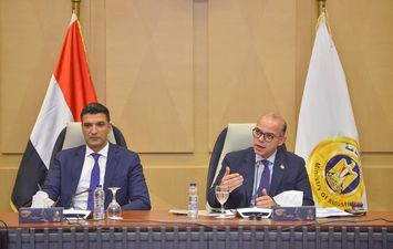  وزيرا الاستثمار والتجارة 