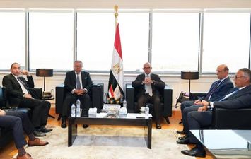 وزير الاستثمار 