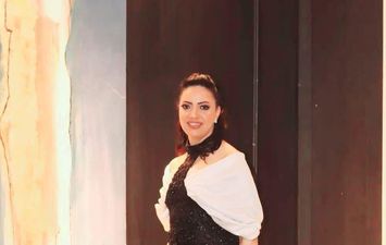 الإعلامية مي سكرية 