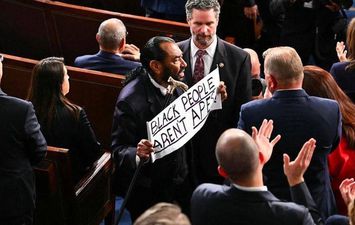 طرد نائب ديمقراطي