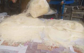 إقبال على شراء الكنافة والقطائف بأسواق كفر الشيخ 