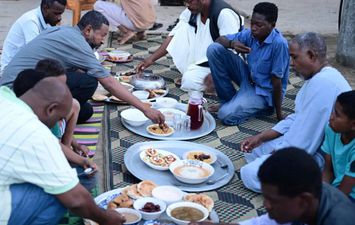 الافطار الجماعي في شوارع الخرطوم