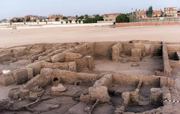 الاكتشافات الأثرية بقنا 