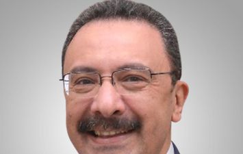 الدكتور أحمد عادل عبد الحكيم