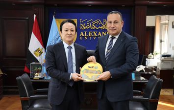 الدكتور عبد العزيز قنصوة وين لي