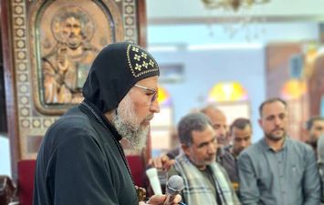 جانب من صلاة الثالث 