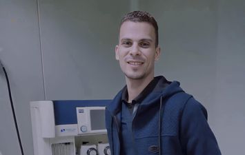 حسين عبد الرحيم _ أخصائي تمريض بمستشفى سوهاج التعليمي