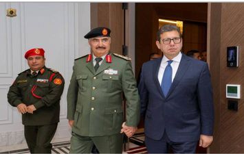 رئيس المخابرات العامة يلتقي المشير خليفة حفتر وينقل له تحيات الرئيس السيسي