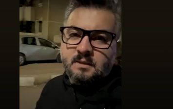 شاب سوري يودع مصر 