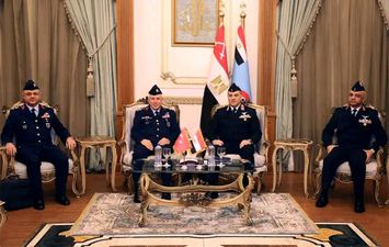 قائد القوات الجوية يلتقى قائد القوات الجوية التركية