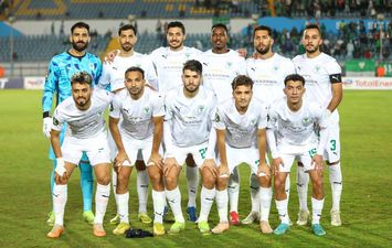 محافظ بورسعيد يهني النادي المصري وجماهيره بالصعود لدور الربع النهائي بالبطولة الكونفدرالية ويشيد بالجماهير