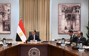 مصطفي مدبولي مع وزير الكهرباء 