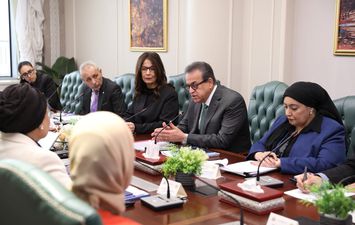 وزير الصحة والسكان