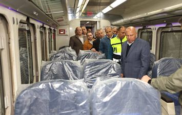 وزير النقل فى ورش كوم أبو راضى الصناعية 