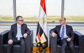 وزيرا التخطيط والاستثمار 