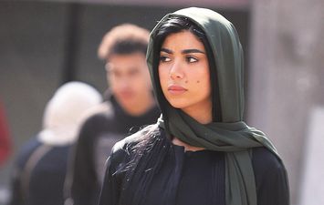 كارولين عزمي