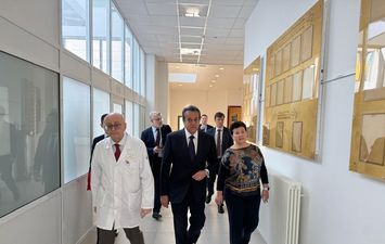 وزير الصحة اثناء زيارته مركز دميتري روجاتشيف الروسي الوطني لأمراض الدم والأورام لدى الأطفال