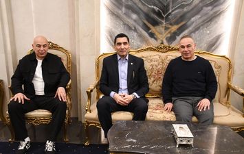 وزير الشباب والرياضة وحسام حسن 