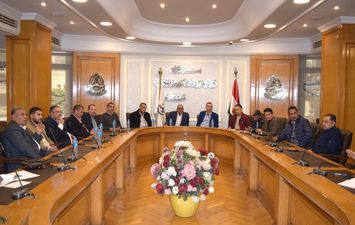 غرفة القاهرة التجارية اثناء تسكبل لجنة تجار الأسماك