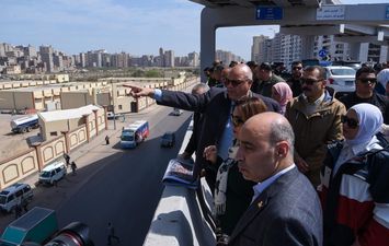 الدكتورة منال عوض والمهندس أيمن عطية