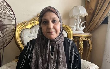 أم الدكاترة.. "الحاجة عزة" الأم المثالية بمحافظة بورسعيد: ربنا طبطب عليا وبهدي هذا التكريم للراحل زوجي