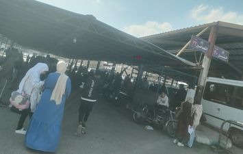 ازمه نقل الطلاب والركاب من موقف الإسماعيلية  