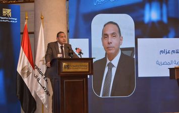 اسلام عزام رئيس البورصة المصرية