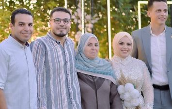 الأم المثالية وأبنائها