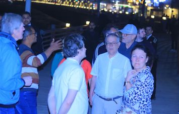 السياح بالممشى السياحى ببنى سويف 