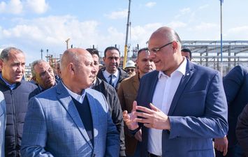 الفريق كامل الوزير والمهندس أيمن عطية