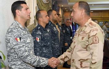 القائد العام للقوات المسلحة يلتقي قادة الأفرع الرئيسية