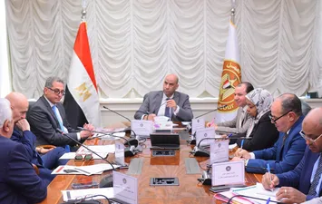 الملابس الجاهزة 