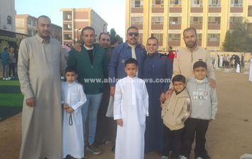 بالجلباب الأبيض.. الصغار يتصدرون المشهد في صلاة العيد بكفر الشيخ 