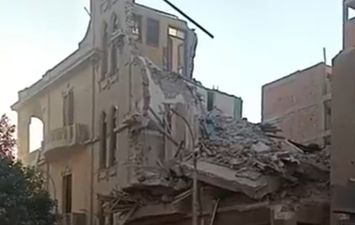 جانب من انهيار العقار