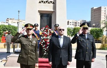 جانب من وضع الاكليل