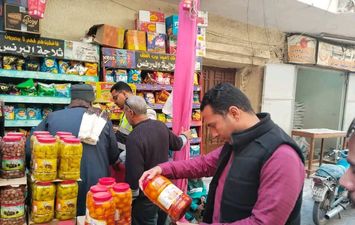 خلال حملة تموينية بقنا 