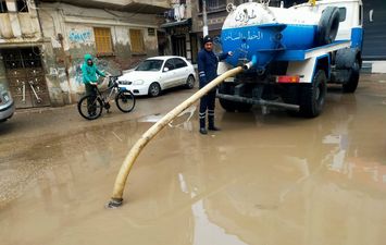 رفع مياه الأمطار من شوارع كفر الشيخ 