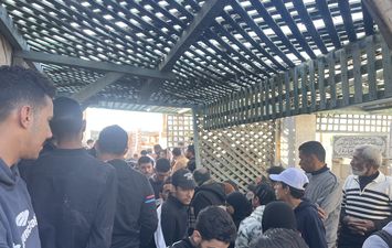 زفوه لقبره.. أهالي بورسعيد يشيعون جثمان الشاب "رجب" ضحية الشهامة: كان بيدافع عن عامل دليفري