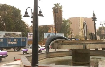 سقوط مجسم الدولفين 