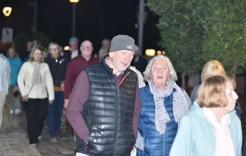 سياح على كورنيش النيل ببنى سويف 