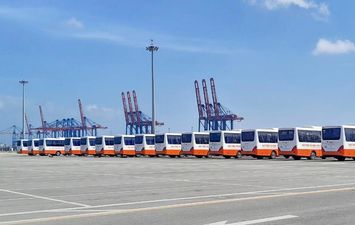 شحن عدد 100 حافلة مُصنّعة محليًا ومُعدة للتصدير