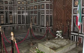 قبر شاه إيران