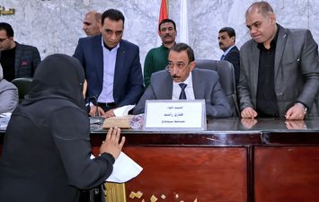 محافظ سوهاج يبحث مطالب المواطنين لحل مشكلاتهم