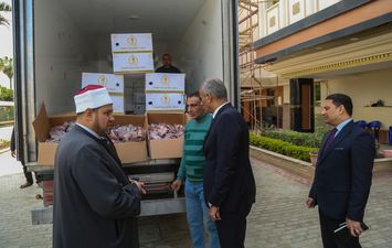 محافظ كفرالشيخ: توزيع 2 طن لحوم صكوك الأضاحي للأسر الأولى بالرعاية بمراكز المحافظة