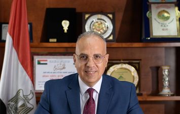 وزير الموارد المائية والري