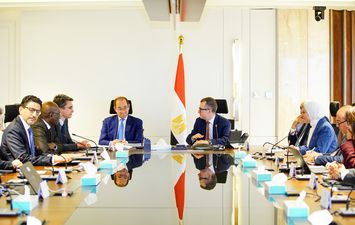 وزيرا التخطيط والمالية 