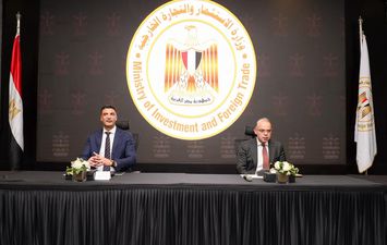 وزيرا الصناعة والاستثمار 