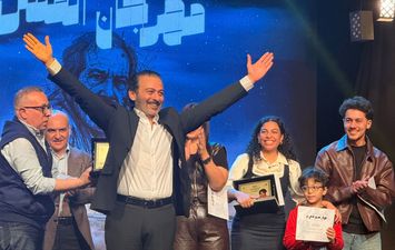 تكريم أحمد عزمي 